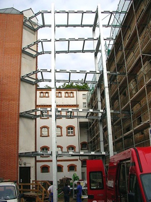 Montage von freitragenden Überdachkonstruktionen