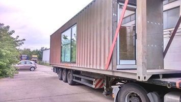 Hotelcontainer, Transport nach Berlin