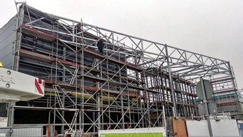 Havelpark Dallgow, Stahlbaufachwerk Eingang