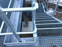 Treppen mit Gitterroststufen
