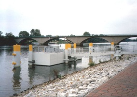 Ponton- und Steganlage